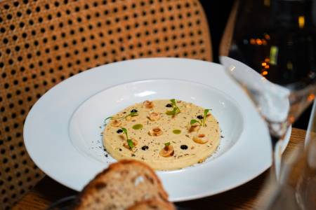 Notre zone d'activité pour ce service Restaurant cuisine du monde avec produits locaux de saison dans un cadre raffiné pour déjeuner équilibré